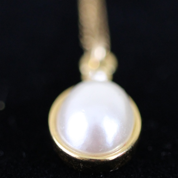 12KGF Yellow Gold Filled Chain, faux Pearl Pendant - Picture 3 of 8